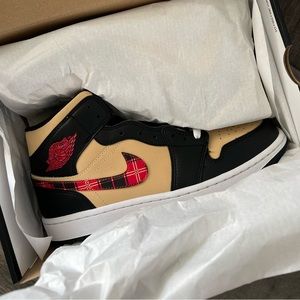 NEW! Air Jordan 1 Mid Size 9